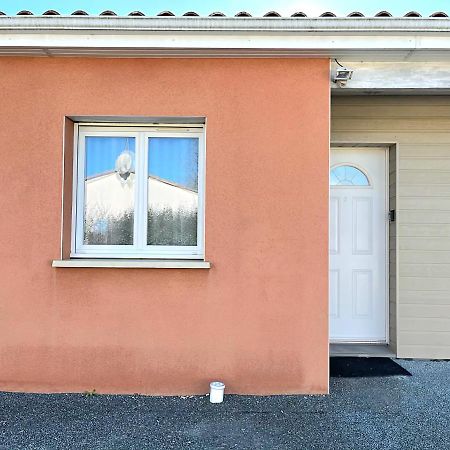 Logement Thermale Et De Tourisme Les Acacias 2 Jonzac Eksteriør bilde